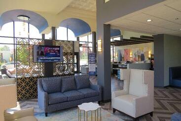 هتل Best Western Plus Landmark Inn