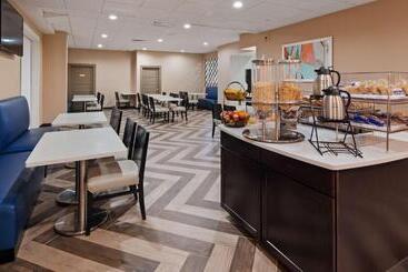 هتل Best Western Plus Landmark Inn