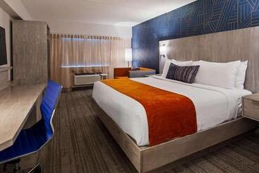 هتل Best Western Plus Landmark Inn