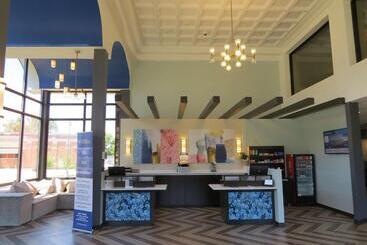 هتل Best Western Plus Landmark Inn