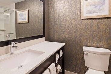 هتل Best Western Plus Landmark Inn