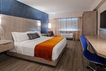 هتل Best Western Plus Landmark Inn