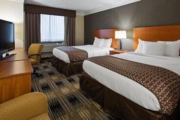 هتل Best Western Inn At The Rochester Airport