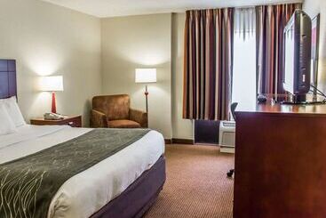 هتل Comfort Inn Fayetteville West Near Fort Liberty