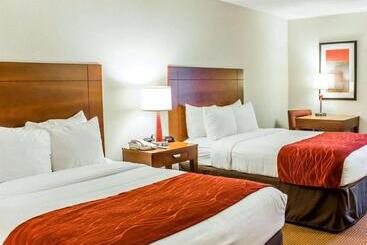 هتل Comfort Inn Fayetteville West Near Fort Liberty