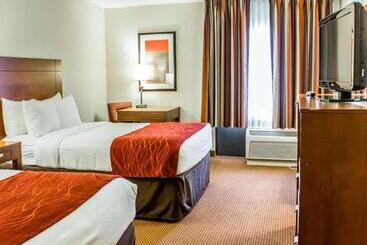 هتل Comfort Inn Fayetteville West Near Fort Liberty