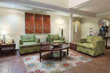 هتل Comfort Inn Fayetteville West Near Fort Liberty