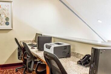 هتل Comfort Inn Fayetteville West Near Fort Liberty