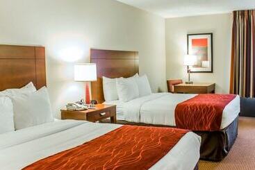 هتل Comfort Inn Fayetteville West Near Fort Liberty