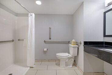 Clarion Hotel & Suites Bwi Airport North