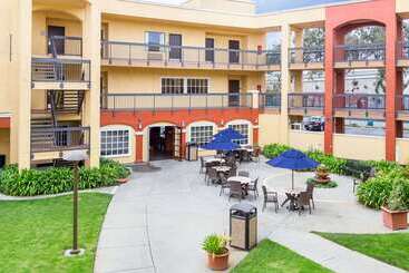 هتل Comfort Inn & Suites San Francisco Airport North