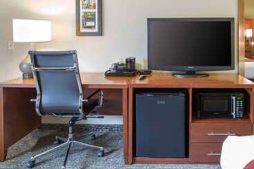 هتل Comfort Inn & Suites San Francisco Airport North