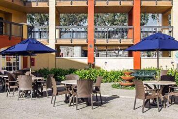 هتل Comfort Inn & Suites San Francisco Airport North