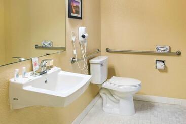 هتل Comfort Inn & Suites San Francisco Airport North