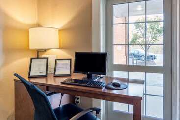 هتل Comfort Inn & Suites