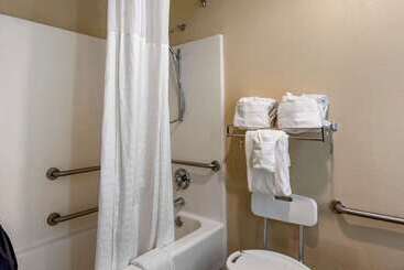 هتل Comfort Inn & Suites