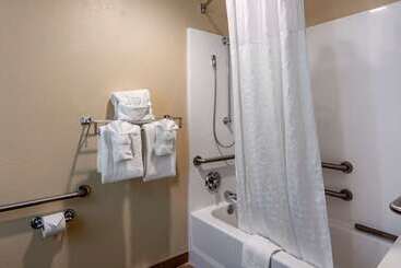 هتل Comfort Inn & Suites