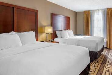 هتل Comfort Inn & Suites