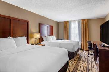 هتل Comfort Inn & Suites