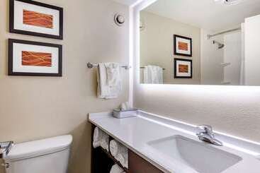 هتل Comfort Inn & Suites