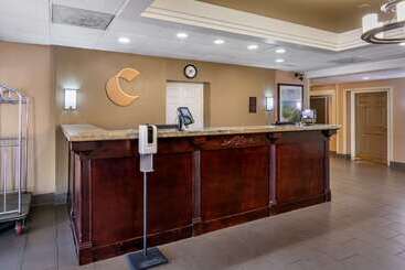 هتل Comfort Inn & Suites