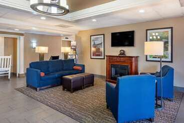 هتل Comfort Inn & Suites