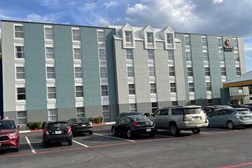 هتل Comfort Inn & Suites
