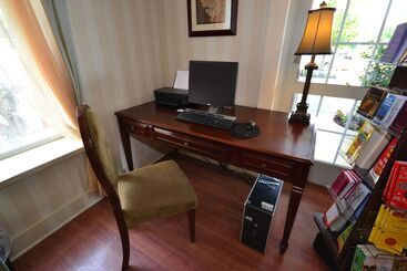 هتل Comfort Inn & Suites