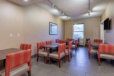 هتل Comfort Inn & Suites