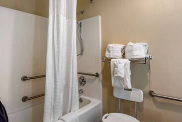 هتل Comfort Inn & Suites