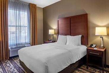 هتل Comfort Inn & Suites