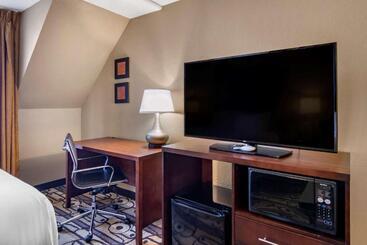 هتل Comfort Inn & Suites
