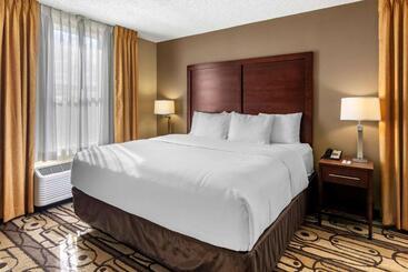 هتل Comfort Inn & Suites