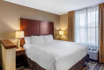 هتل Comfort Inn & Suites