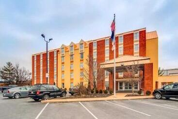 هتل Comfort Inn & Suites