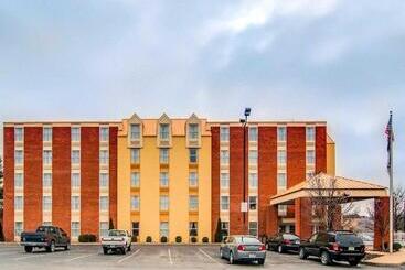 هتل Comfort Inn & Suites
