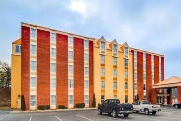 هتل Comfort Inn & Suites