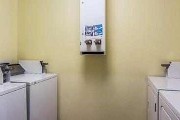 هتل Comfort Inn & Suites