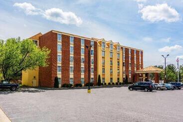 هتل Comfort Inn & Suites