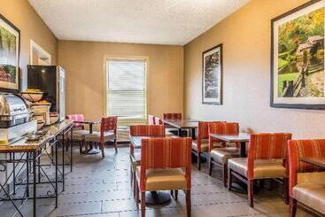 هتل Comfort Inn & Suites