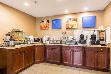 هتل Comfort Inn & Suites