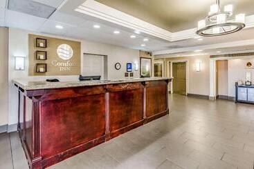 هتل Comfort Inn & Suites