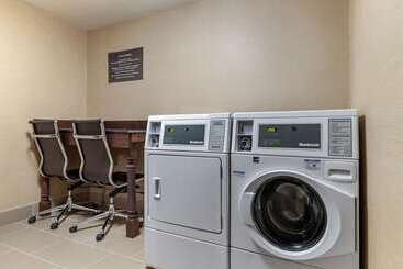 هتل Comfort Inn University