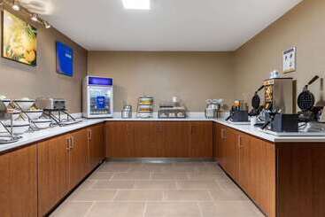 هتل Comfort Inn University