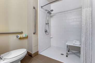 هتل Comfort Inn University