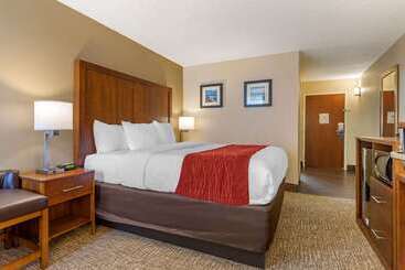 هتل Comfort Inn University