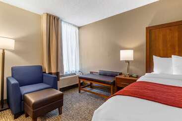 هتل Comfort Inn University