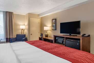 هتل Comfort Inn University