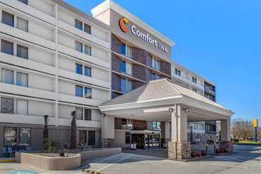 هتل Comfort Inn University
