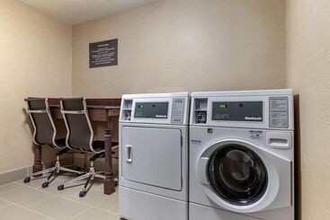 هتل Comfort Inn University